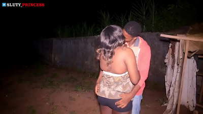 Ezothando zasemgwaqweni kanye nocansi olushisayo nentombazane eyisidudla yasekilabhini